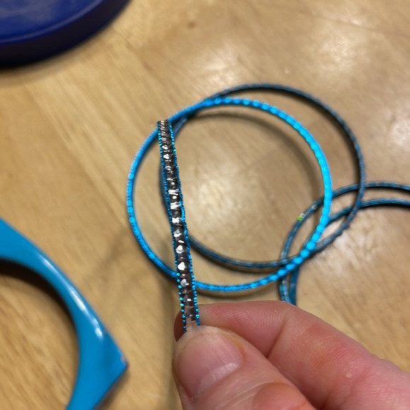 Bracelets - Picture 2 of 6